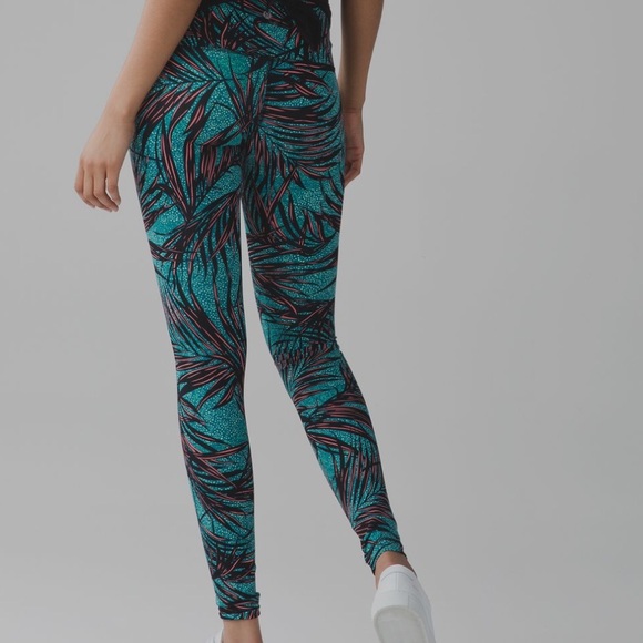Lululemon, wunder under high rise, Palm Lace Tofino Teal Multi, size 2 - Picture 4 of 6